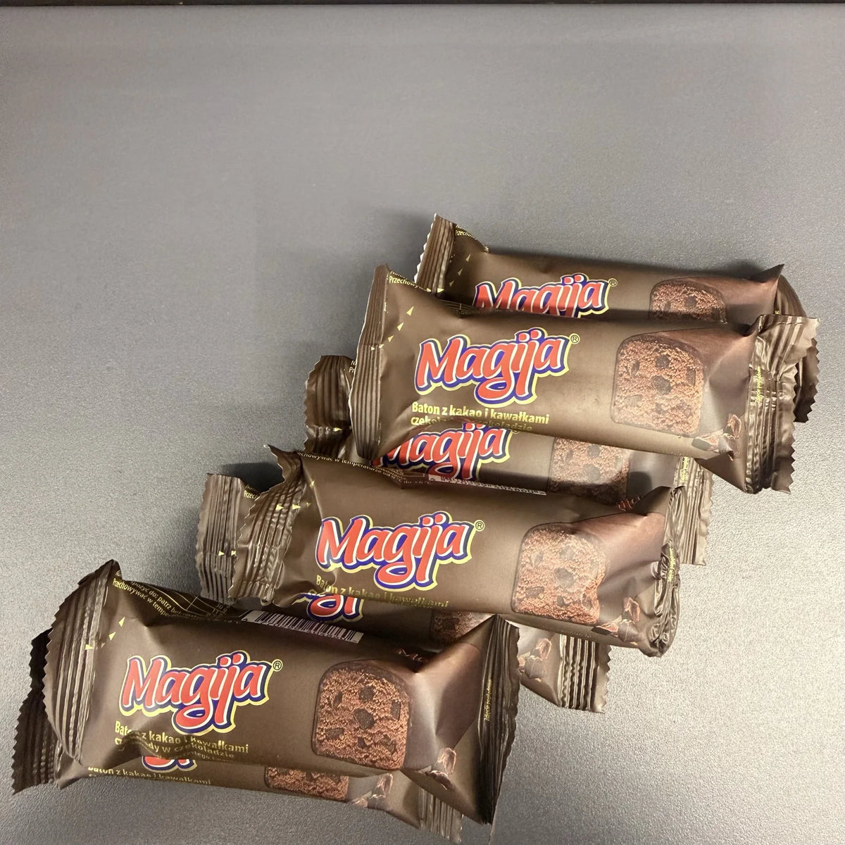 Batoniki Magija w czekoladzie z kawałkami kakaowego ciasta, cztery sztuki