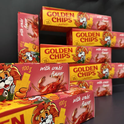 Pudełka Golden Chips o smaku kraba ułożone w stos