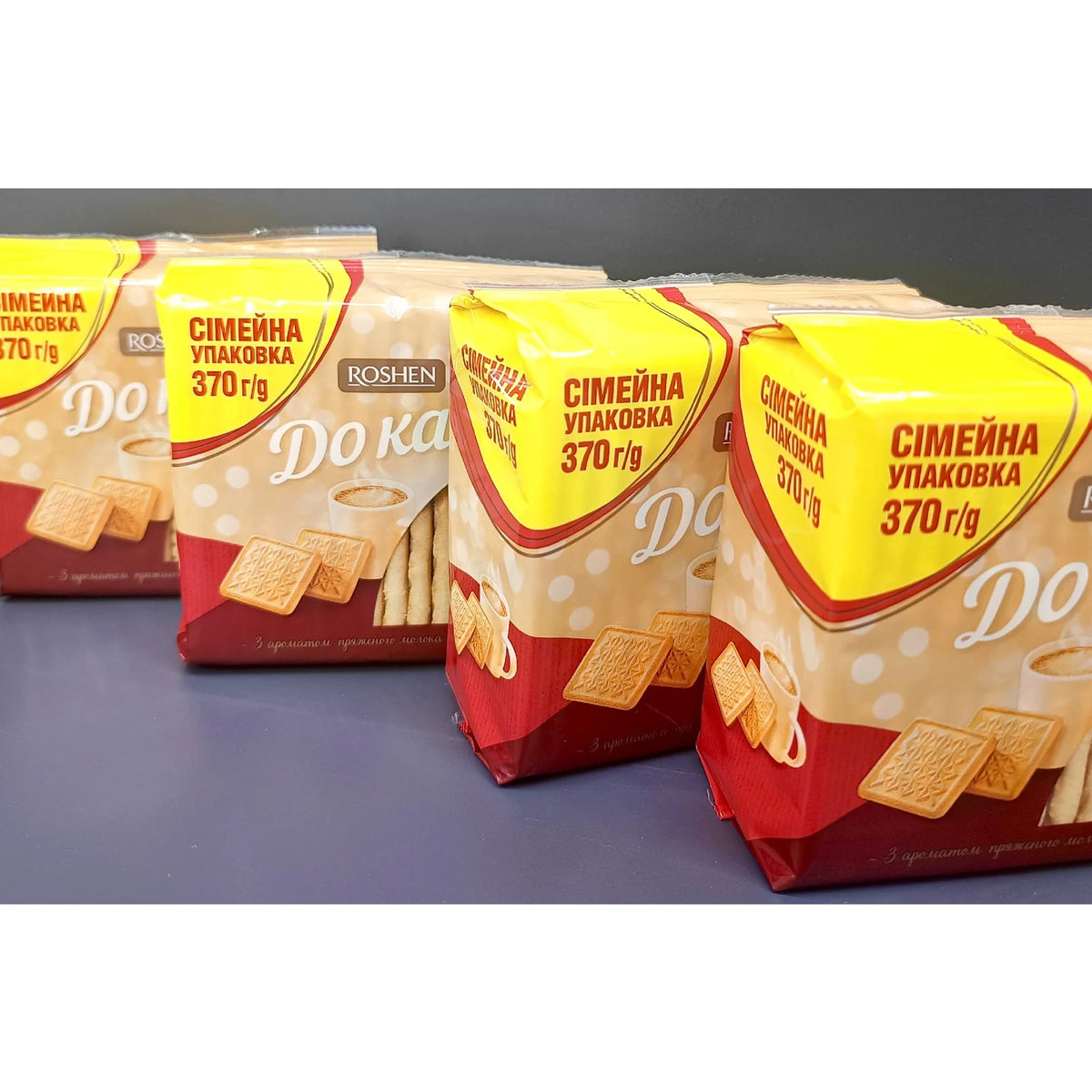 Rodzinne opakowania ciastek do kawy ROSHEN 370g na półce