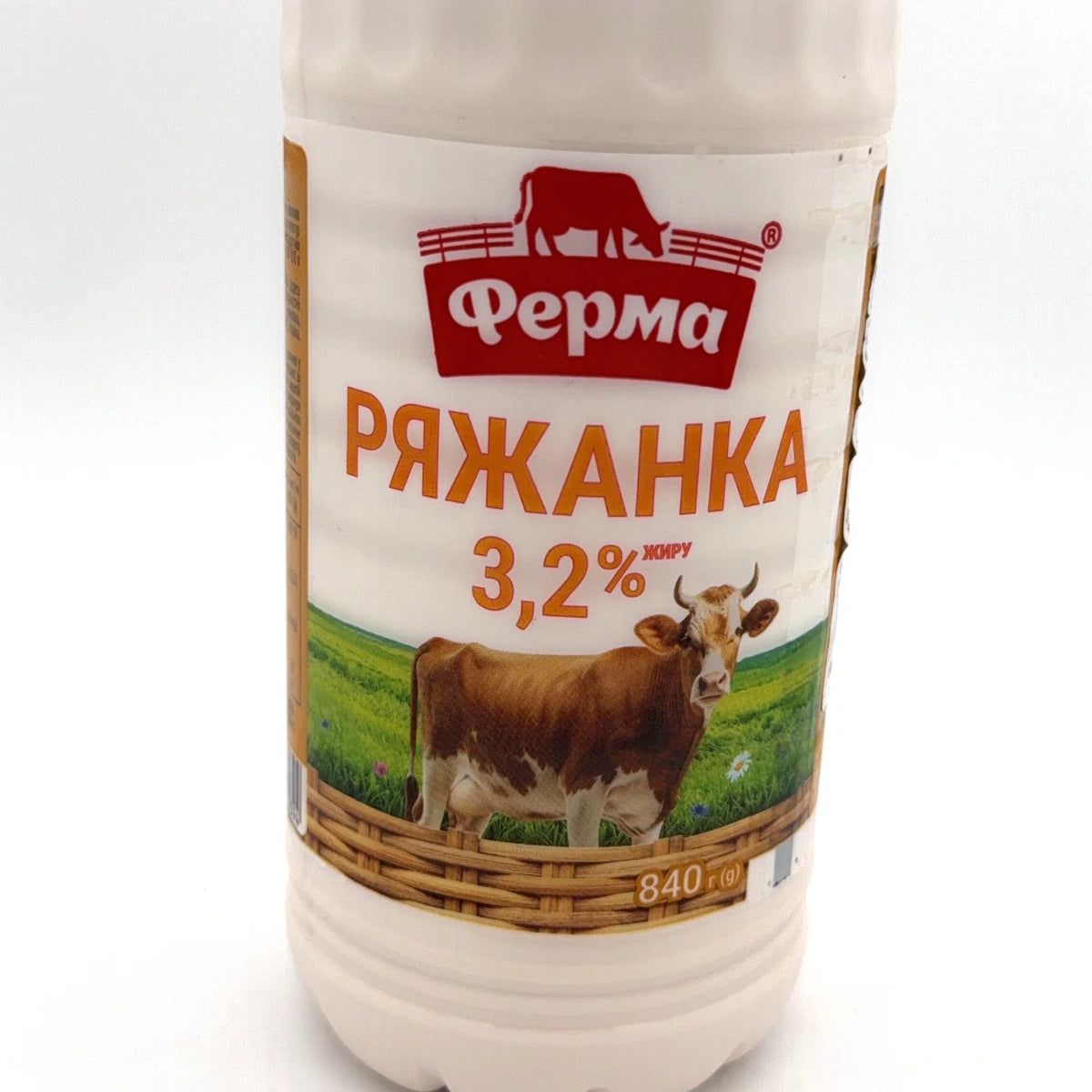 Butelka FERMA Napój mleczny Rjażenka 3,2% 840 g z wizerunkiem krowy