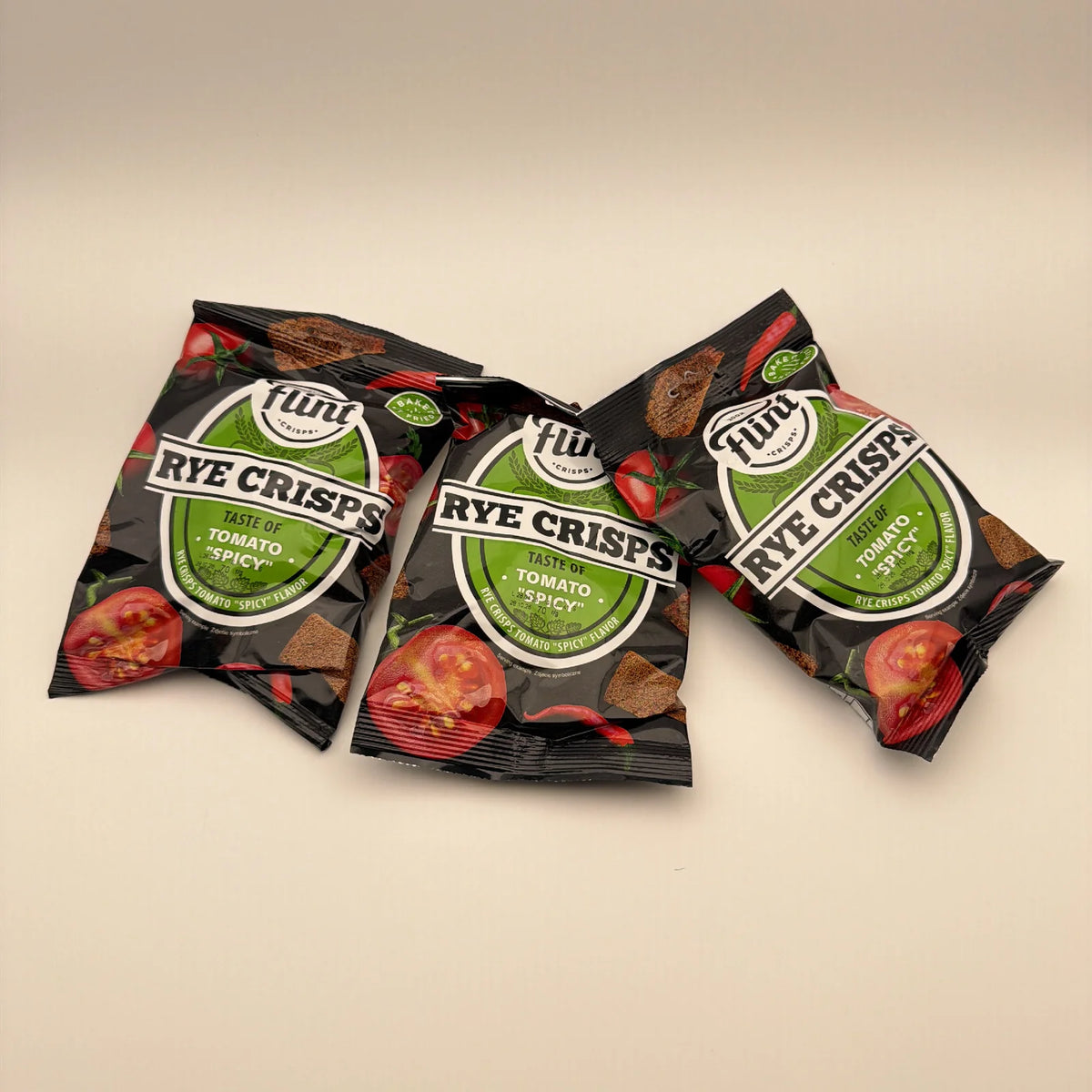 Trzy opakowania grzanek Flint Rye Crisps o smaku tomat spicy
