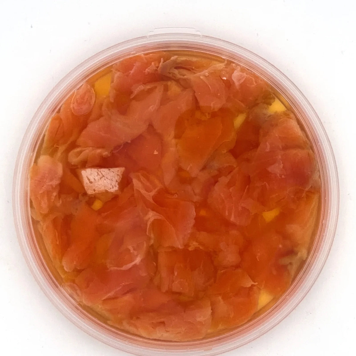 Kawałki łososia solone w oleju w przezroczystym pojemniku 180g