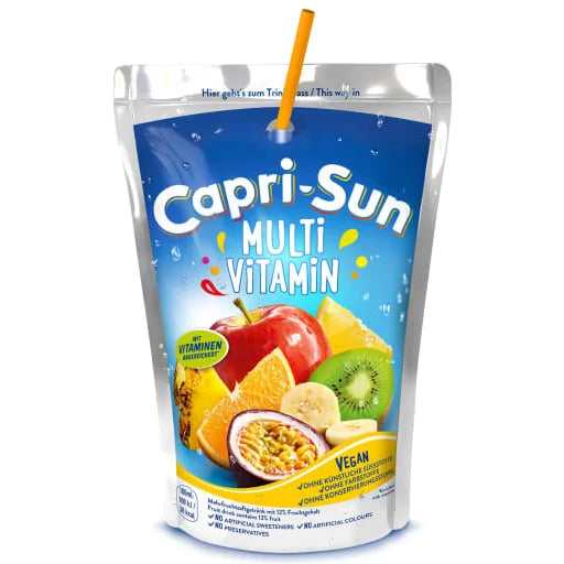 Напій Capri-Sun Multi Vitamin 0,2 л у сріблясто-синьому пакеті з помаранчевою трубочкою та фруктами