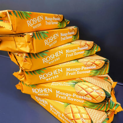 Sztaplowane opakowania wafli Roshen o smaku mango-marakuja 216g